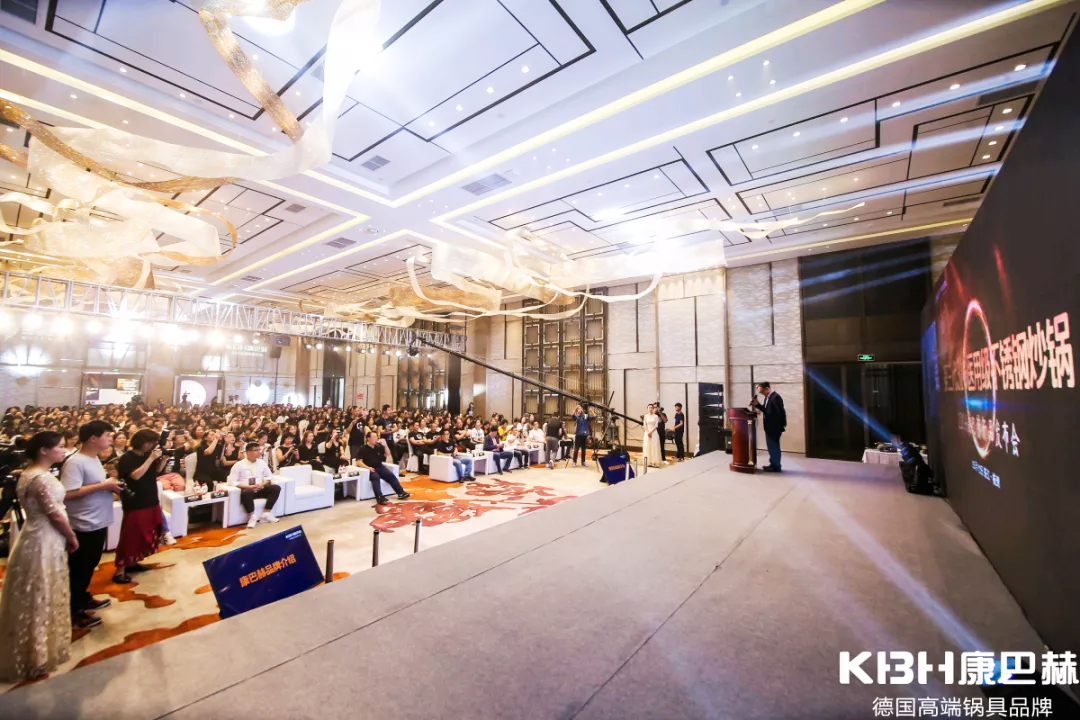 2019康巴赫新品發(fā)布會——第三代316醫(yī)用級不銹鋼炒鍋