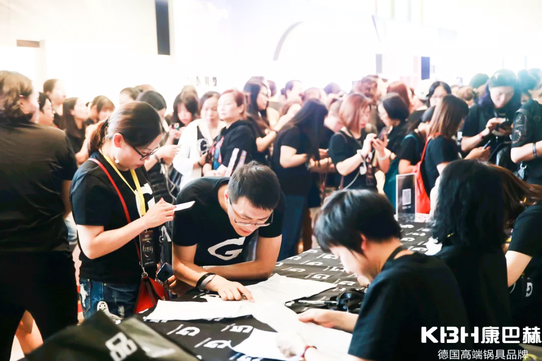 2019康巴赫新品發(fā)布會——第三代316醫(yī)用級不銹鋼炒鍋