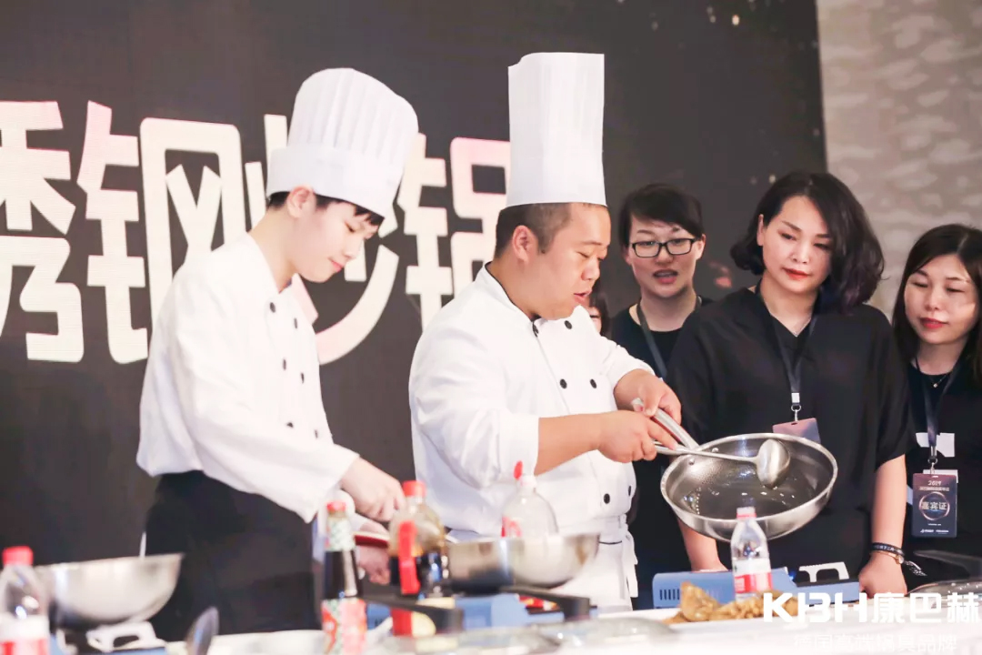 2019康巴赫新品發(fā)布會——第三代316醫(yī)用級不銹鋼炒鍋