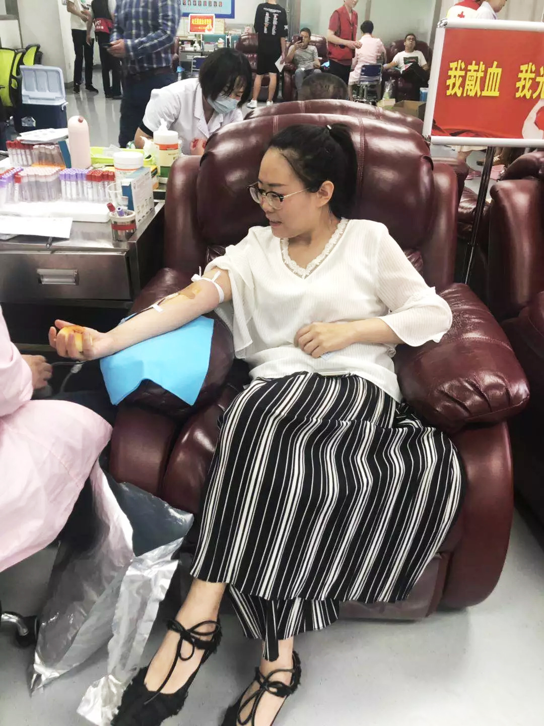 伍方黨支部黨員獻血