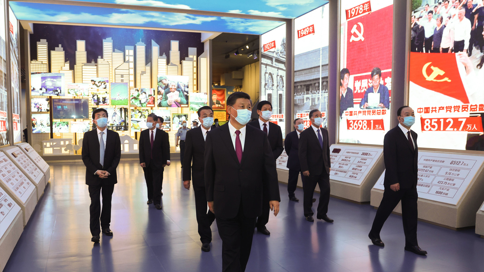 習近平等黨和國家領導人參觀“‘不忘初心、牢記使命’中國共產(chǎn)黨歷史展覽”