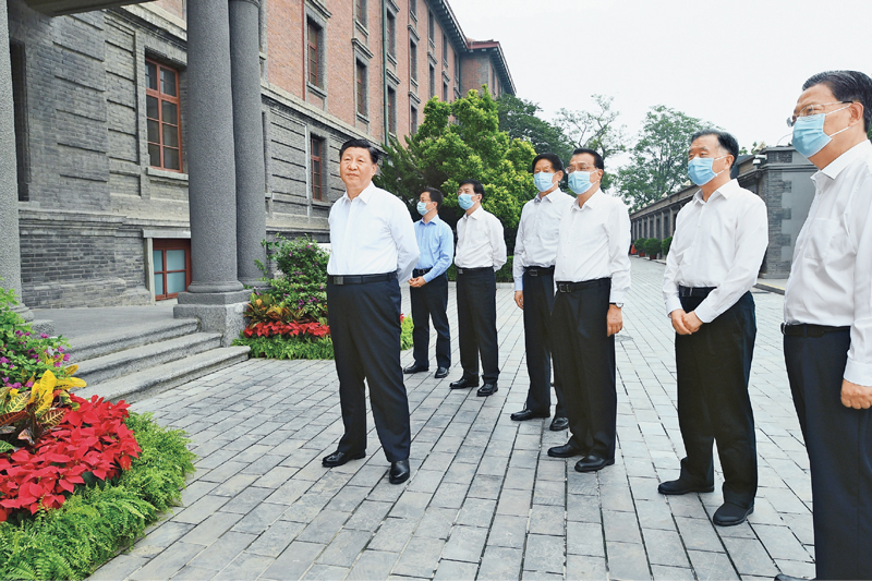 習近平總書記等中央領導在北大紅樓參觀