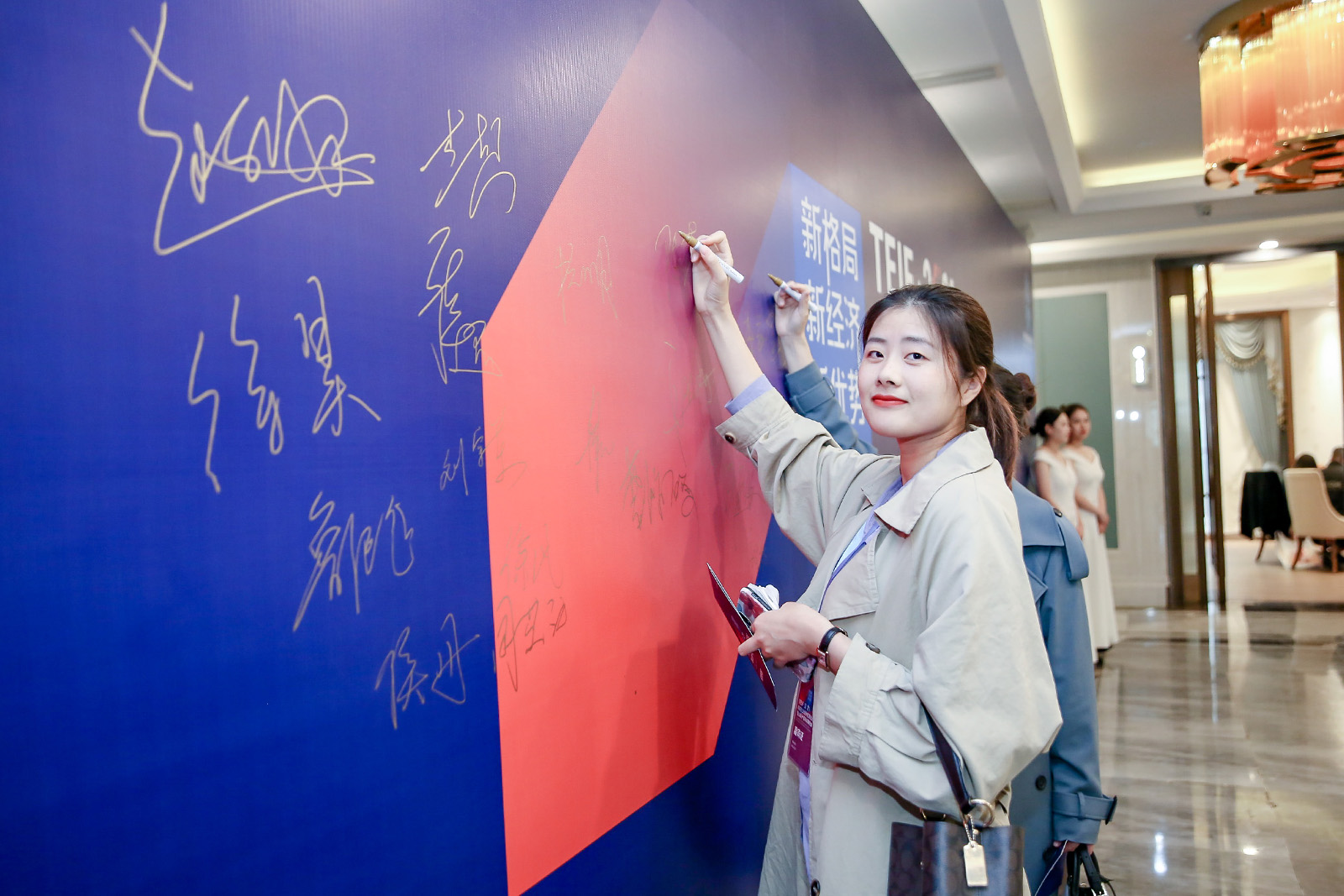 與會(huì)嘉賓簽到入場(chǎng)