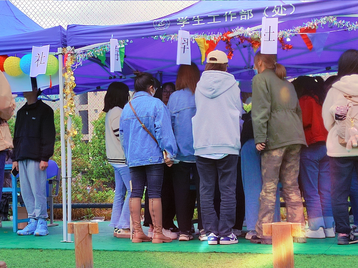 校園游園活動游戲現(xiàn)場