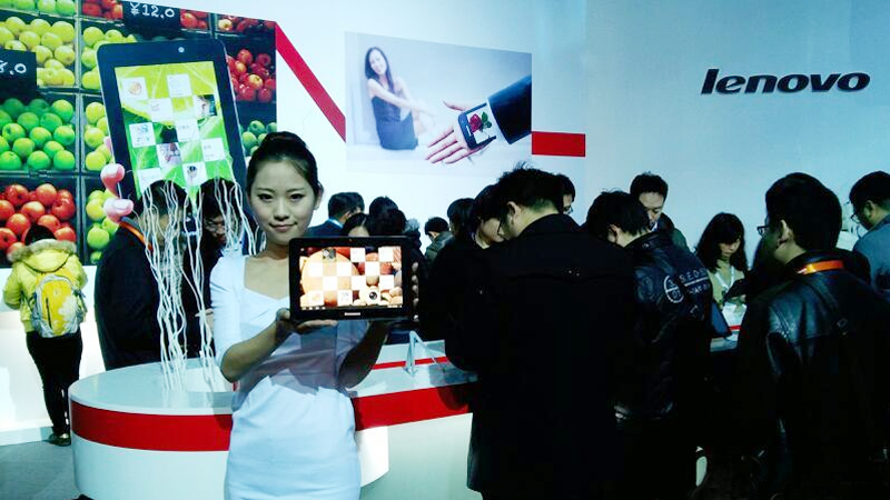 發布會現場體驗區模特展示新品