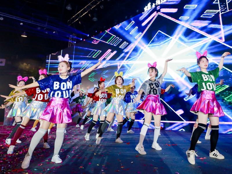 公司周慶典文藝表演