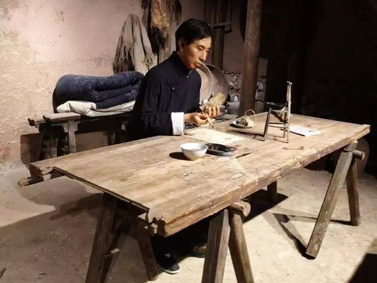 陳望道翻譯《共產黨宣言》場景再現