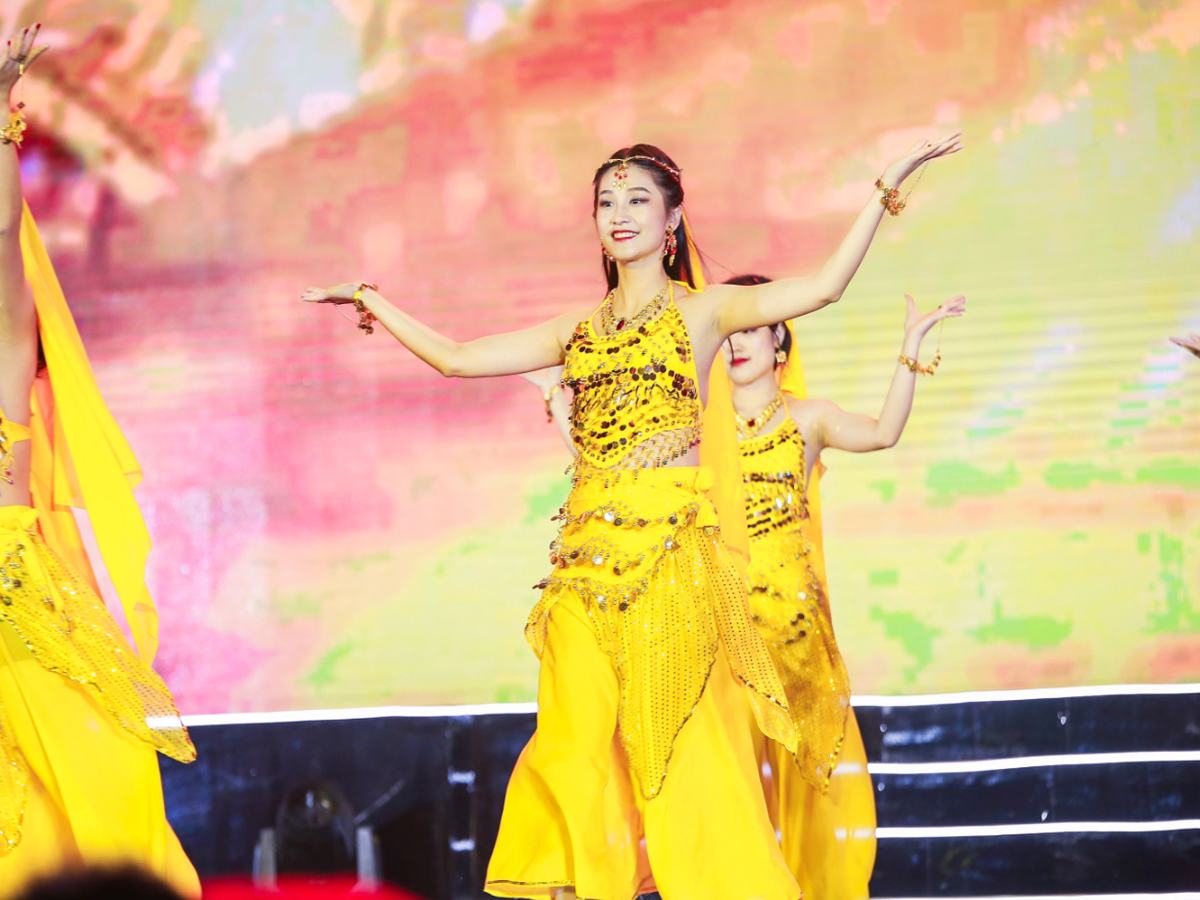 年會舞臺維吾爾族舞表演