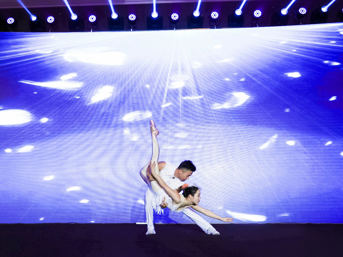 精彩的年會舞蹈表演節(jié)目