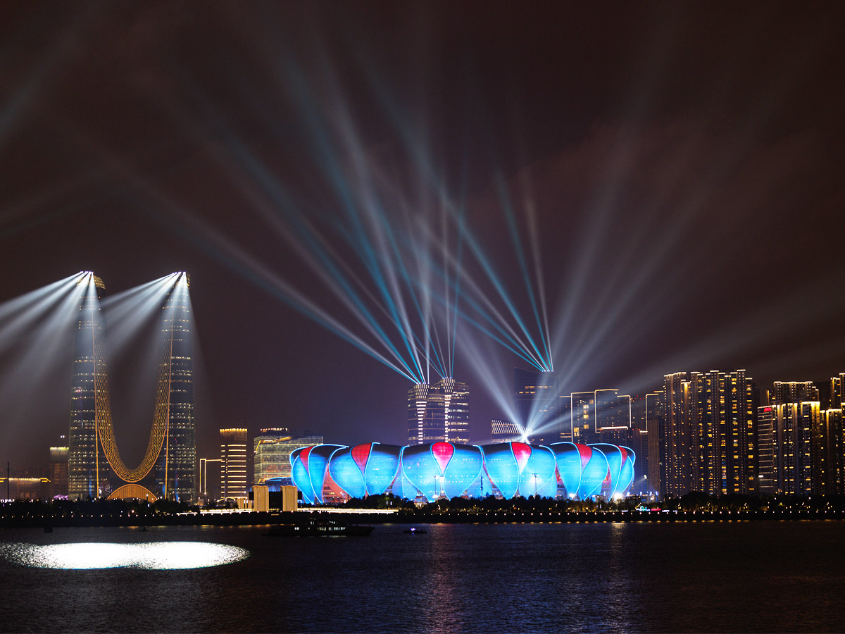 第19屆亞運會閉幕在杭州奧體中心體育場“大蓮花”舉行