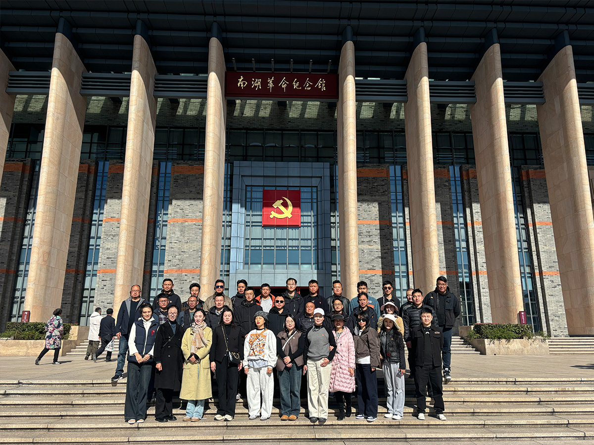 學員們在南湖革命紀念館留影