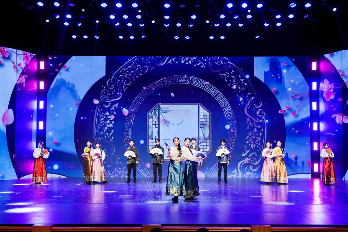 彰顯文化自信的古典年年會服裝